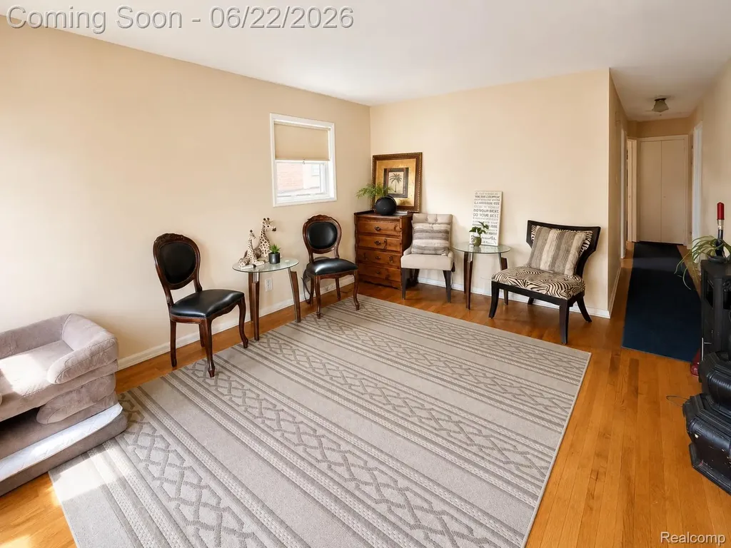 24939 Audrey Avenue Warren City MI 48091