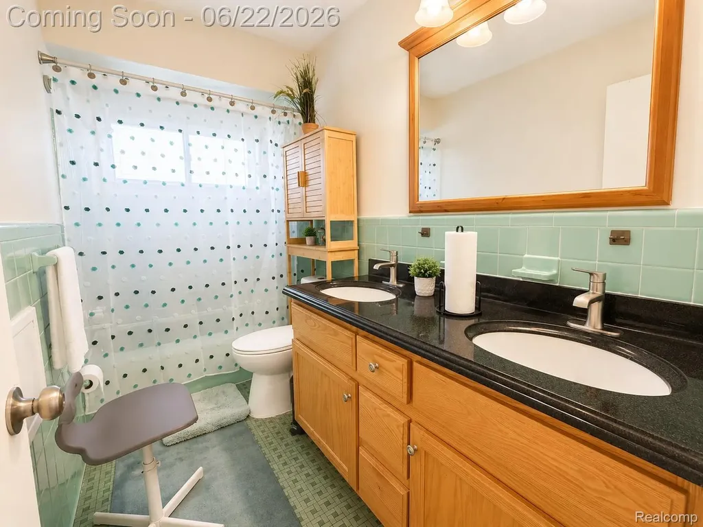 24939 Audrey Avenue Warren City MI 48091