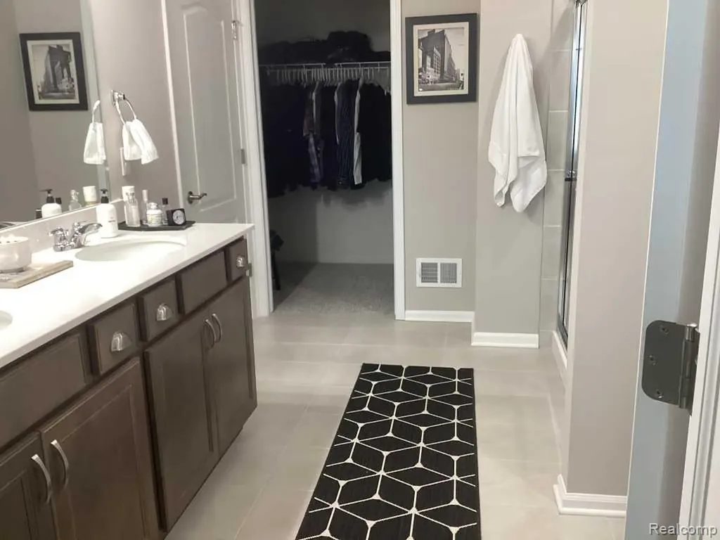 16281 Conifer Lane Clinton Charter Township MI 48038