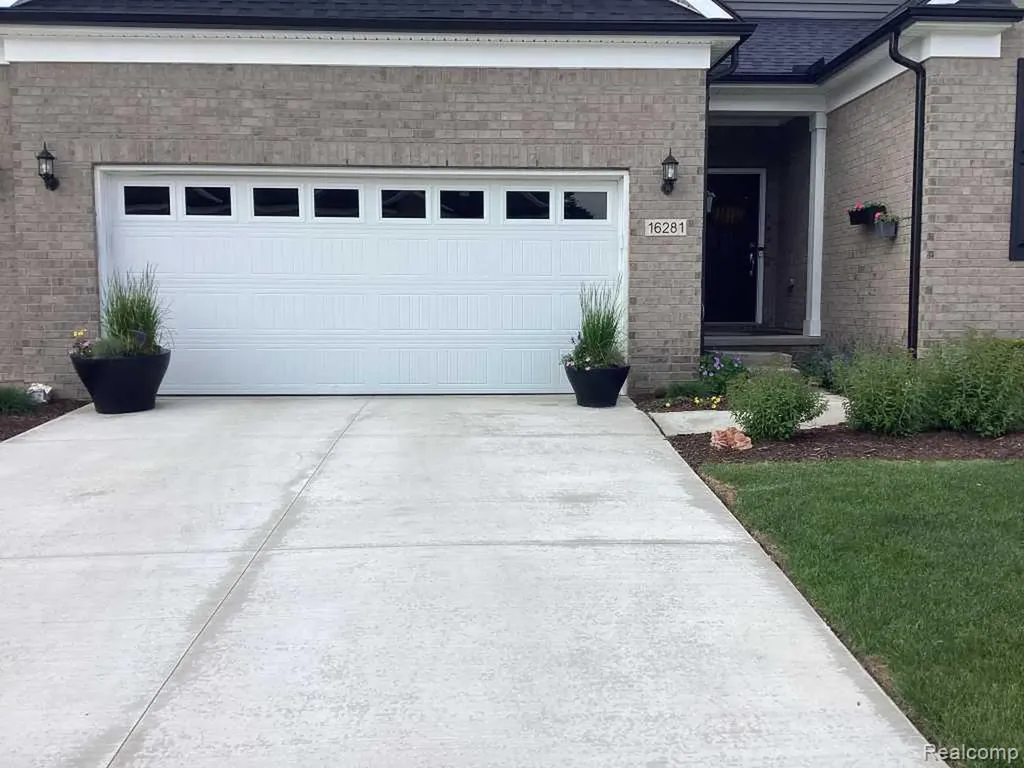 16281 Conifer Lane Clinton Charter Township MI 48038