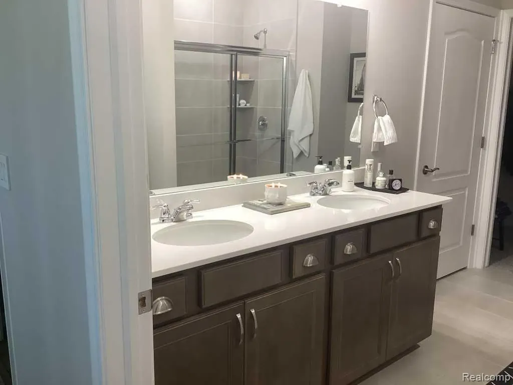 16281 Conifer Lane Clinton Charter Township MI 48038