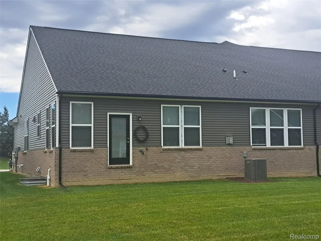 16281 Conifer Lane Clinton Charter Township MI 48038