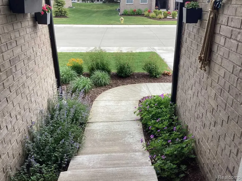 16281 Conifer Lane Clinton Charter Township MI 48038