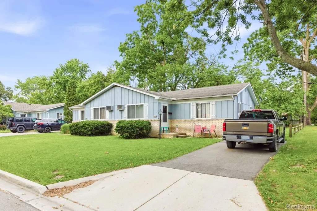 625 S 11th Street St. Clair City MI 48079