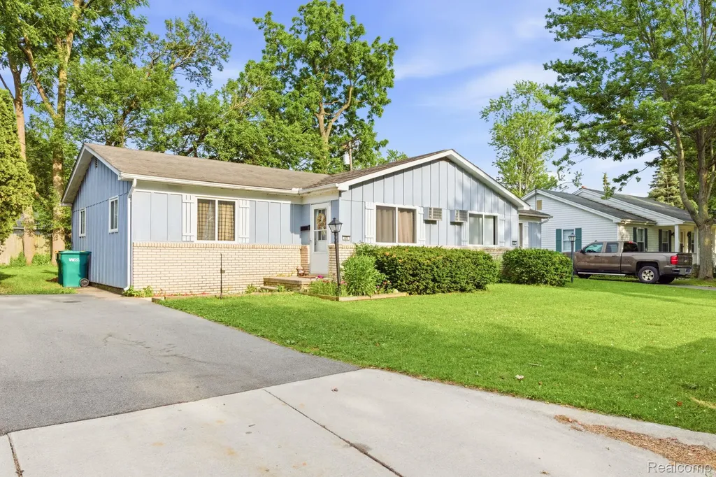 625 S 11th Street St. Clair City MI 48079