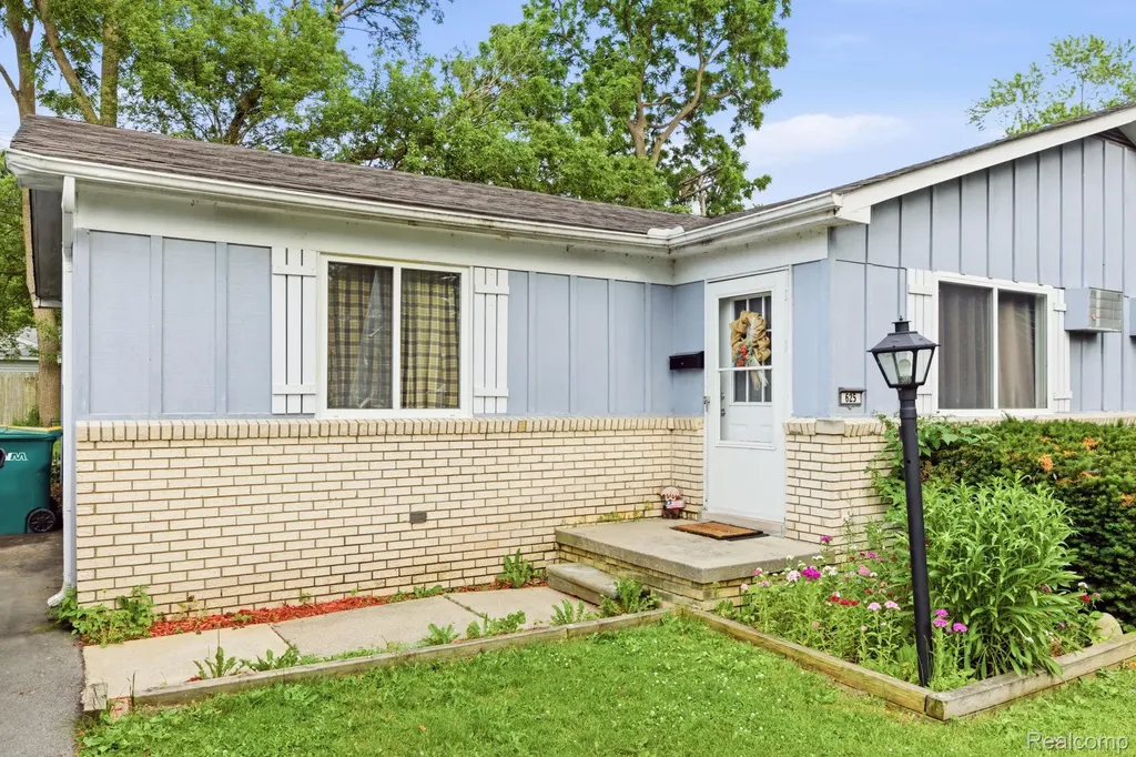 625 S 11th Street St. Clair City MI 48079