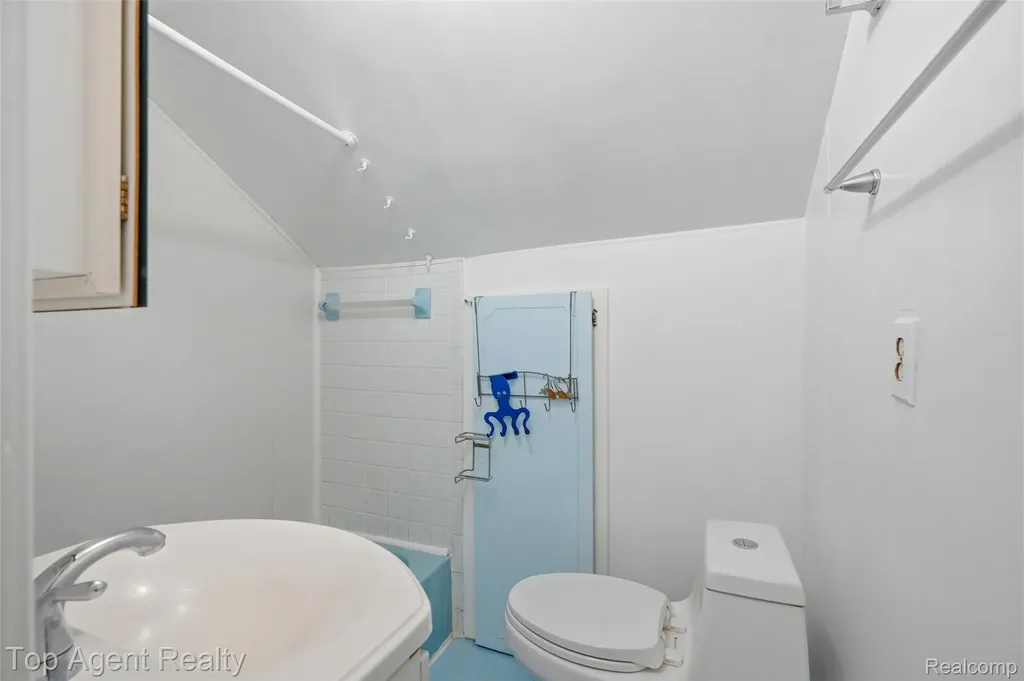 20219 Nicke Street Clinton Charter Township MI 48035