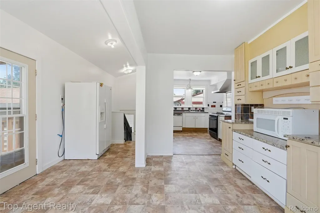 20219 Nicke Street Clinton Charter Township MI 48035