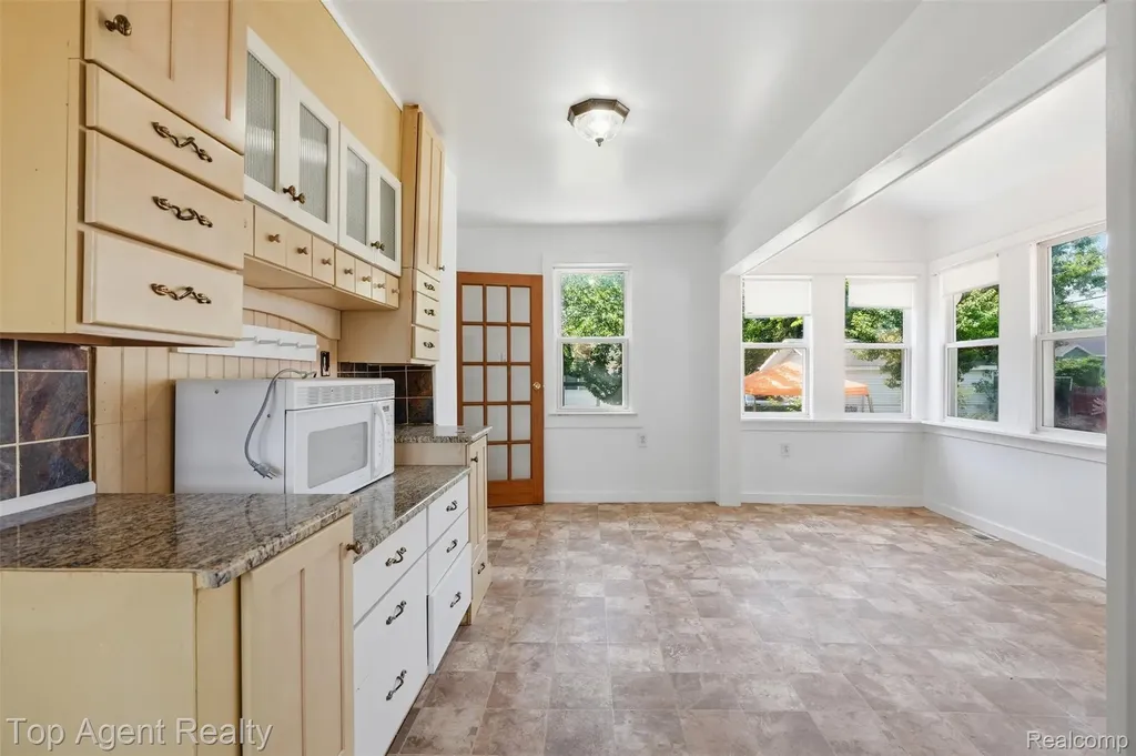 20219 Nicke Street Clinton Charter Township MI 48035