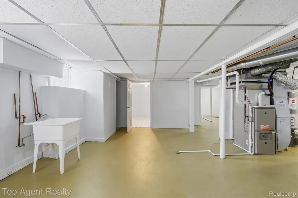 20219 Nicke Street Clinton Charter Township MI 48035