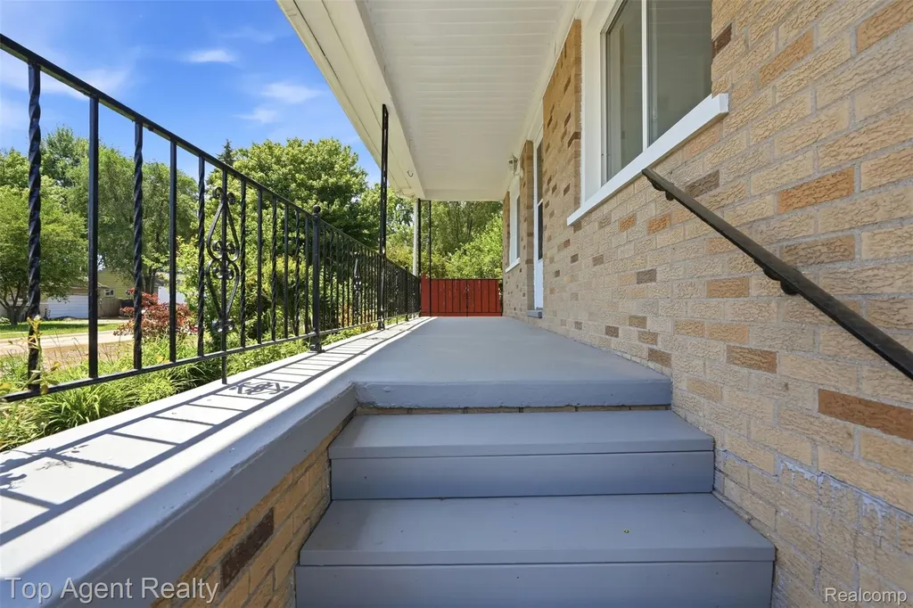 20219 Nicke Street Clinton Charter Township MI 48035