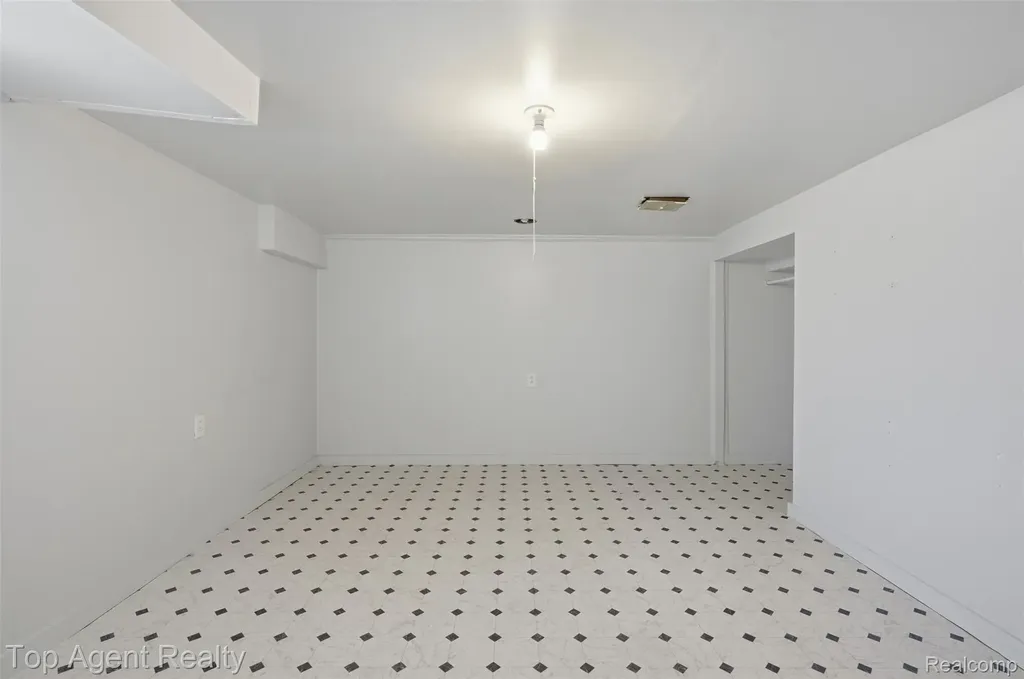 20219 Nicke Street Clinton Charter Township MI 48035