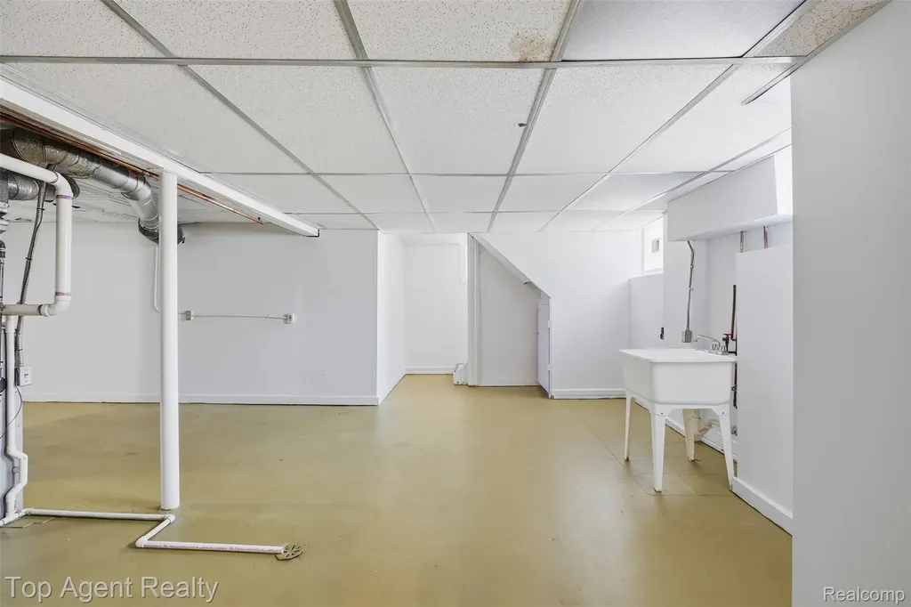 20219 Nicke Street Clinton Charter Township MI 48035