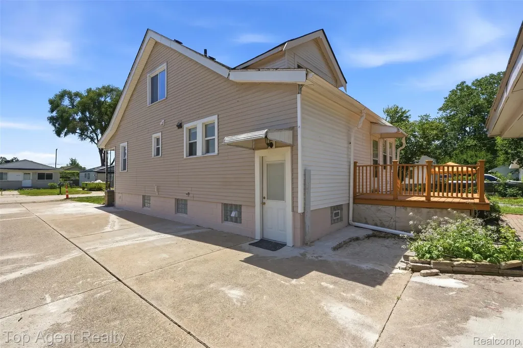 20219 Nicke Street Clinton Charter Township MI 48035
