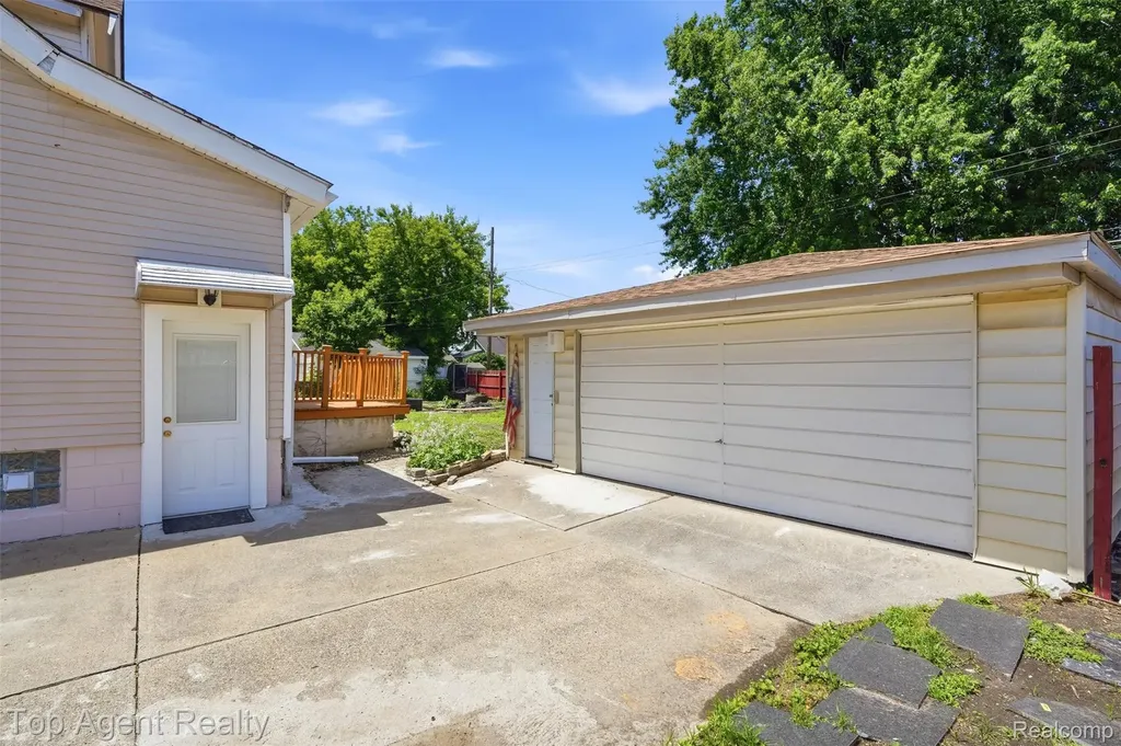 20219 Nicke Street Clinton Charter Township MI 48035