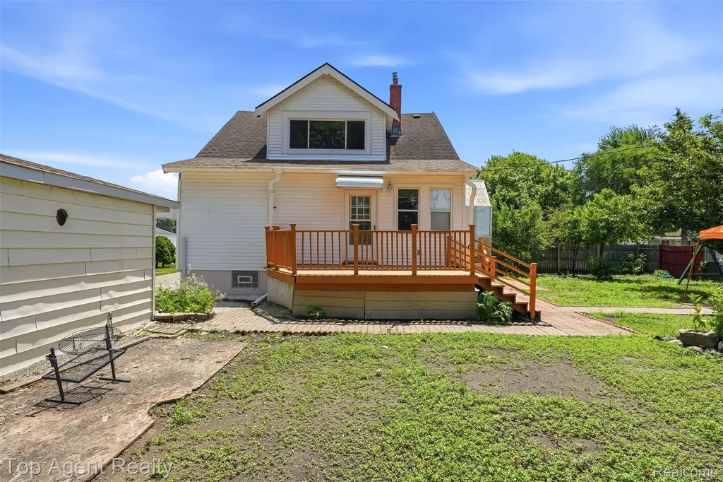 20219 Nicke Street Clinton Charter Township MI 48035