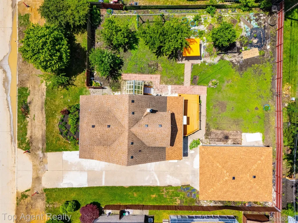 20219 Nicke Street Clinton Charter Township MI 48035