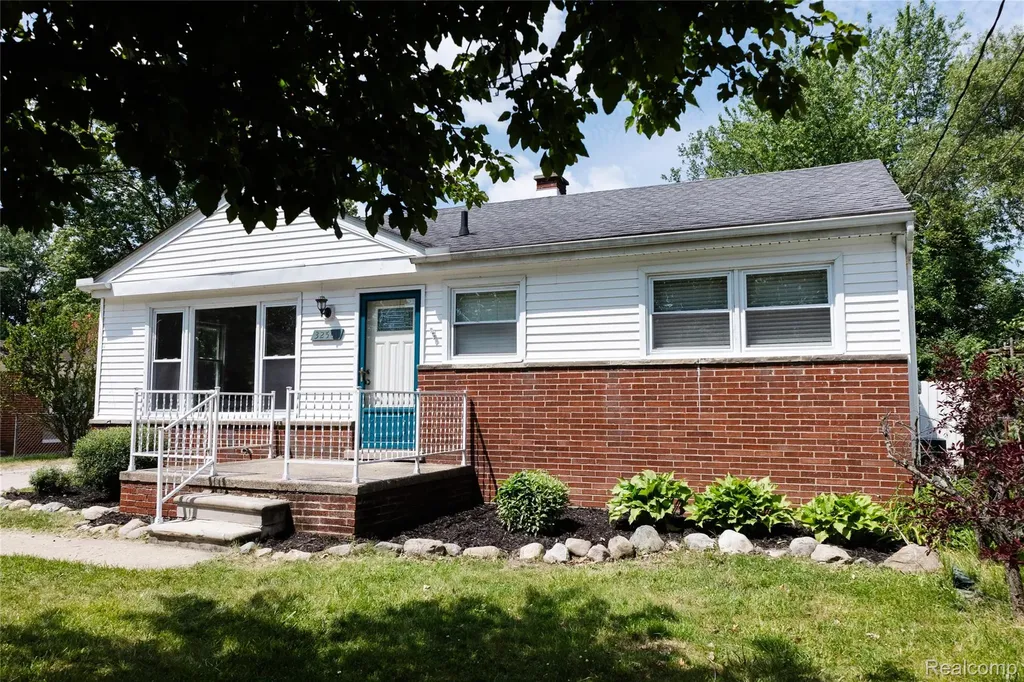 32501 Robeson Street St. Clair Shores City MI 48082