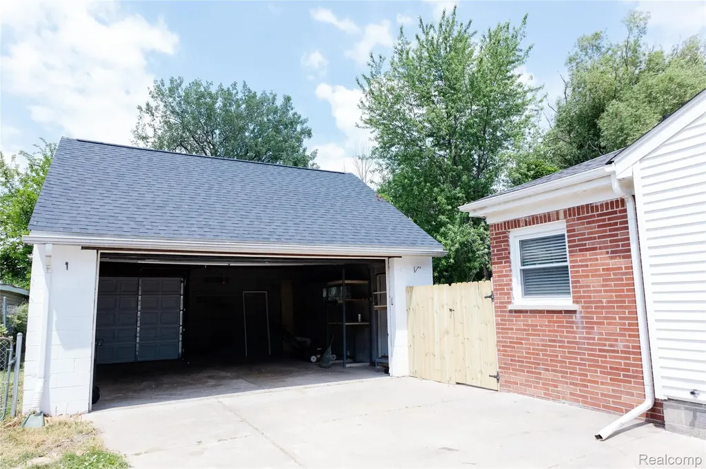 32501 Robeson Street St. Clair Shores City MI 48082