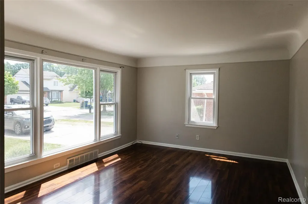 32501 Robeson Street St. Clair Shores City MI 48082