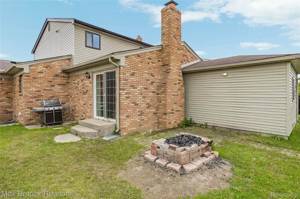 38327 Sleigh Drive Sterling Heights City MI 48310