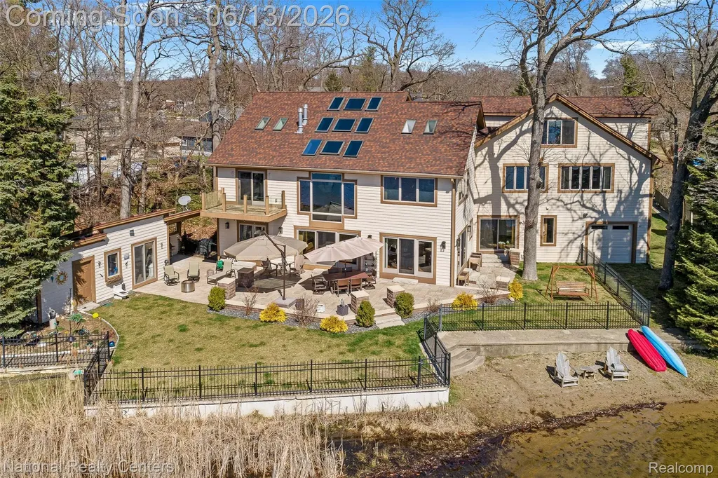 1100 Clearwater Boulevard White Lake Charter Township MI 48386