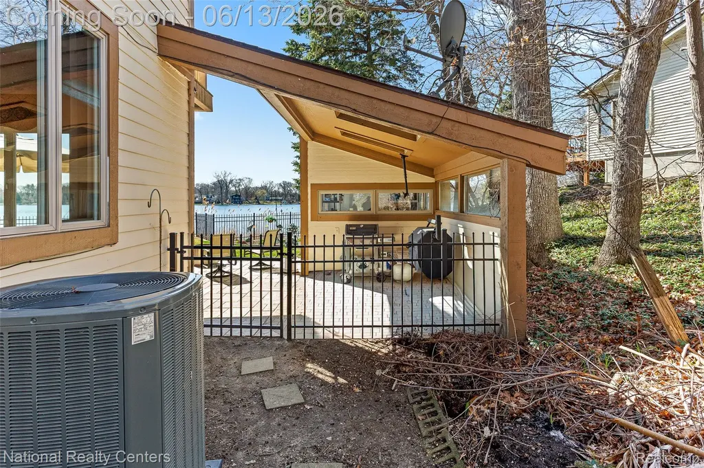 1100 Clearwater Boulevard White Lake Charter Township MI 48386