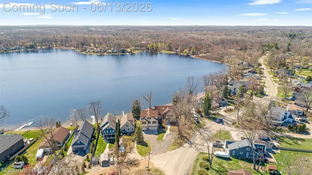 1100 Clearwater Boulevard White Lake Charter Township MI 48386