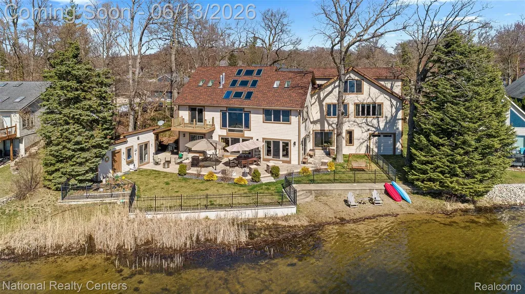 1100 Clearwater Boulevard White Lake Charter Township MI 48386