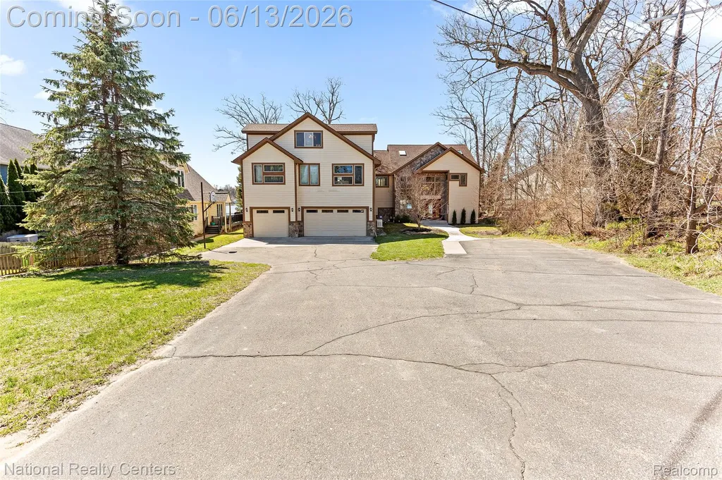 1100 Clearwater Boulevard White Lake Charter Township MI 48386