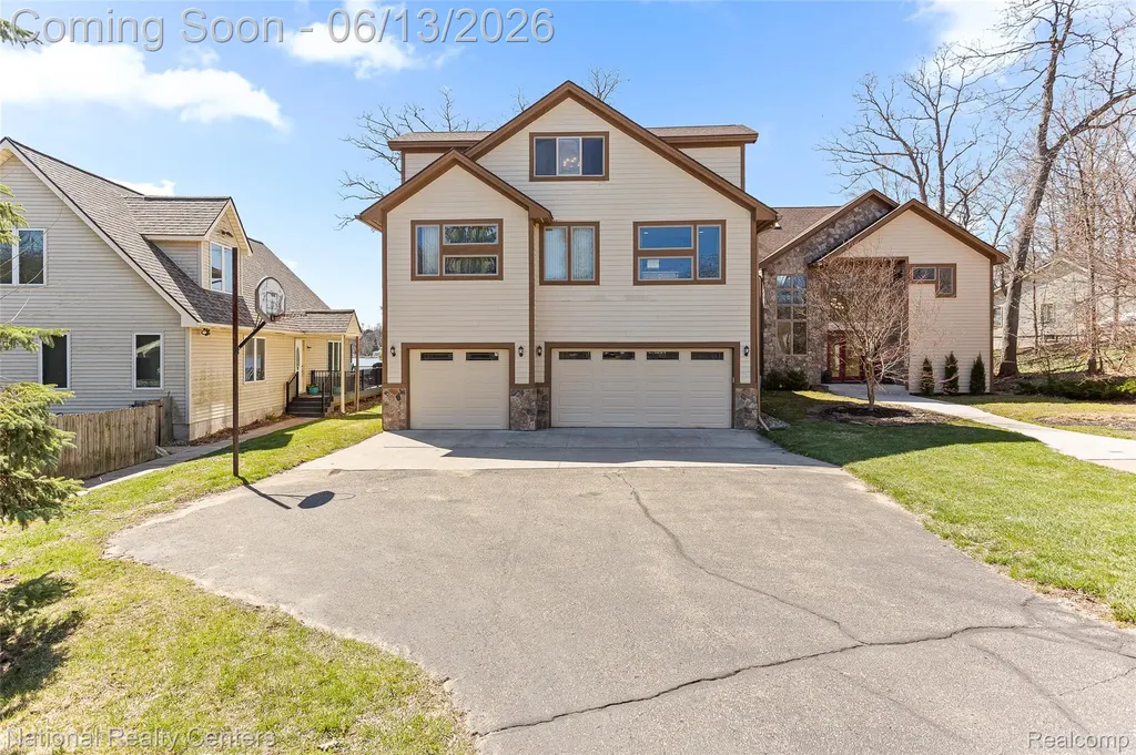 1100 Clearwater Boulevard White Lake Charter Township MI 48386