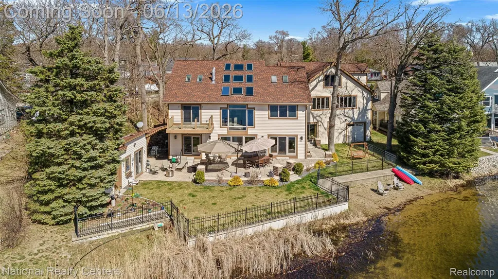 1100 Clearwater Boulevard White Lake Charter Township MI 48386