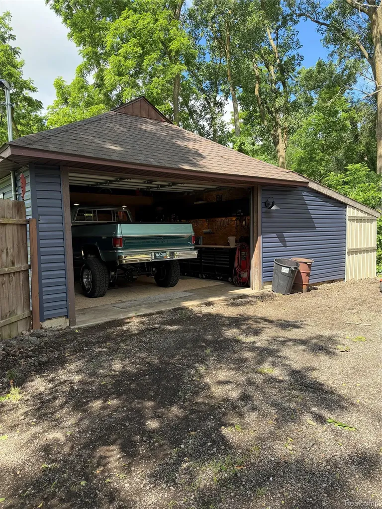6699 E Lansing Road Vernon Village MI 48429