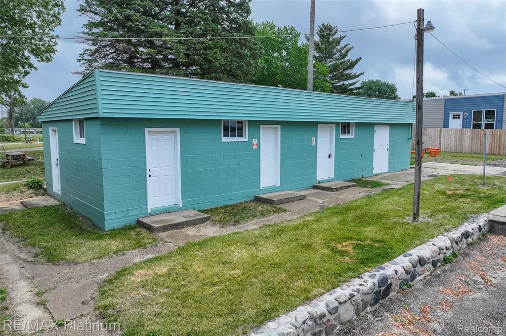27 Sunset Lane Fenton Charter Township MI 48430