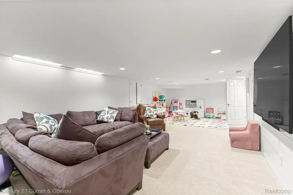 30999 Sudbury Street Farmington Hills City MI 48331