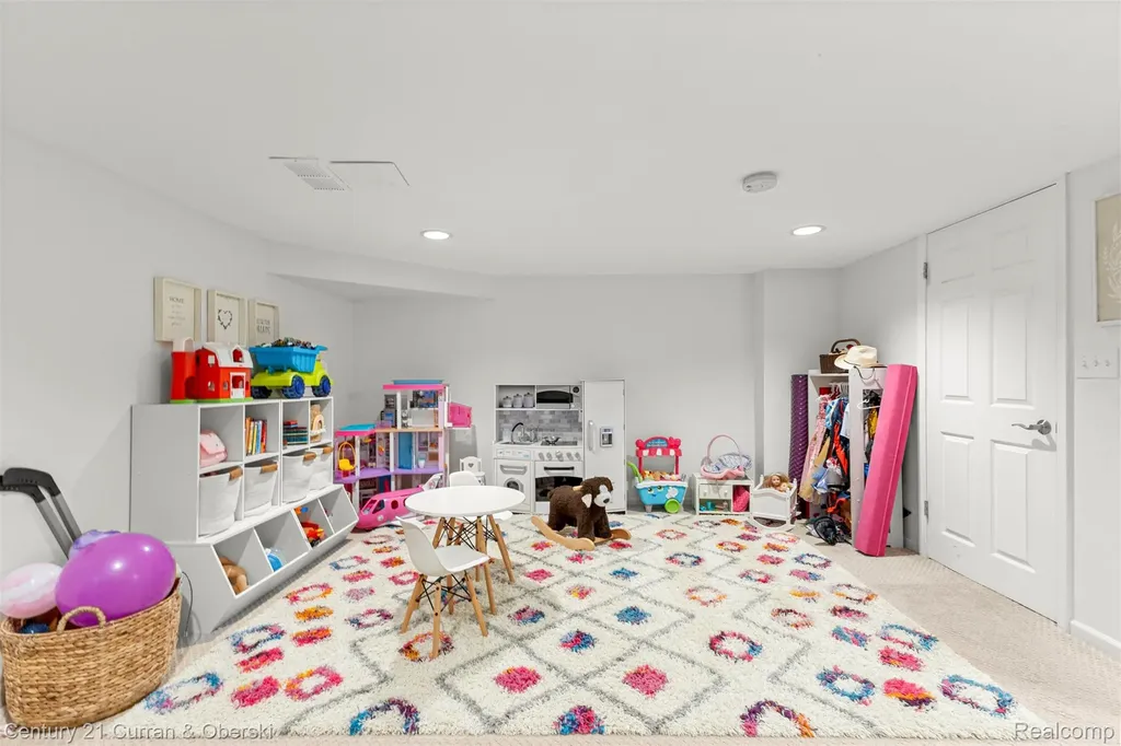 30999 Sudbury Street Farmington Hills City MI 48331