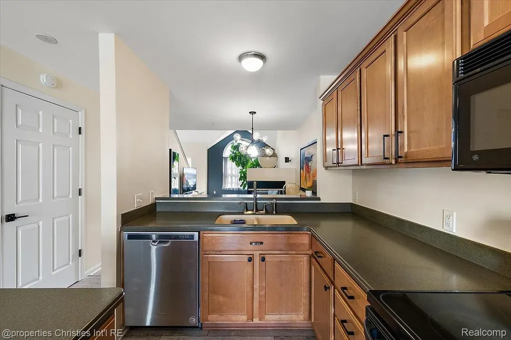 1466 Ashford Court Troy City MI 48084
