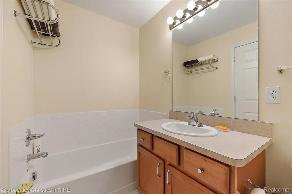 1466 Ashford Court Troy City MI 48084