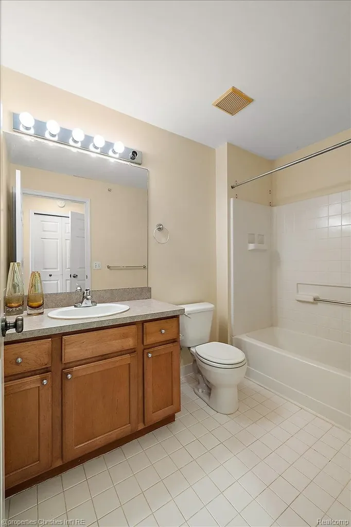 1466 Ashford Court Troy City MI 48084