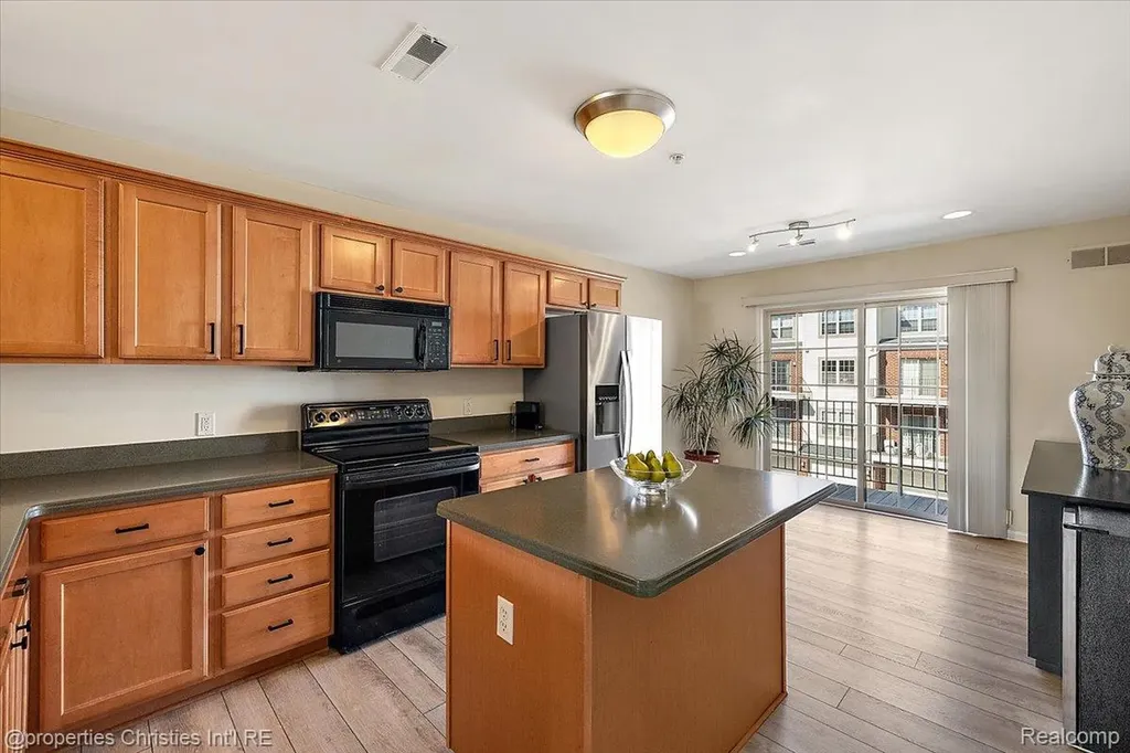 1466 Ashford Court Troy City MI 48084