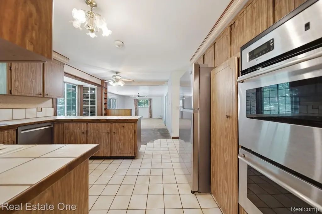 10353 Mcgregor Road Hamburg Township MI 48169