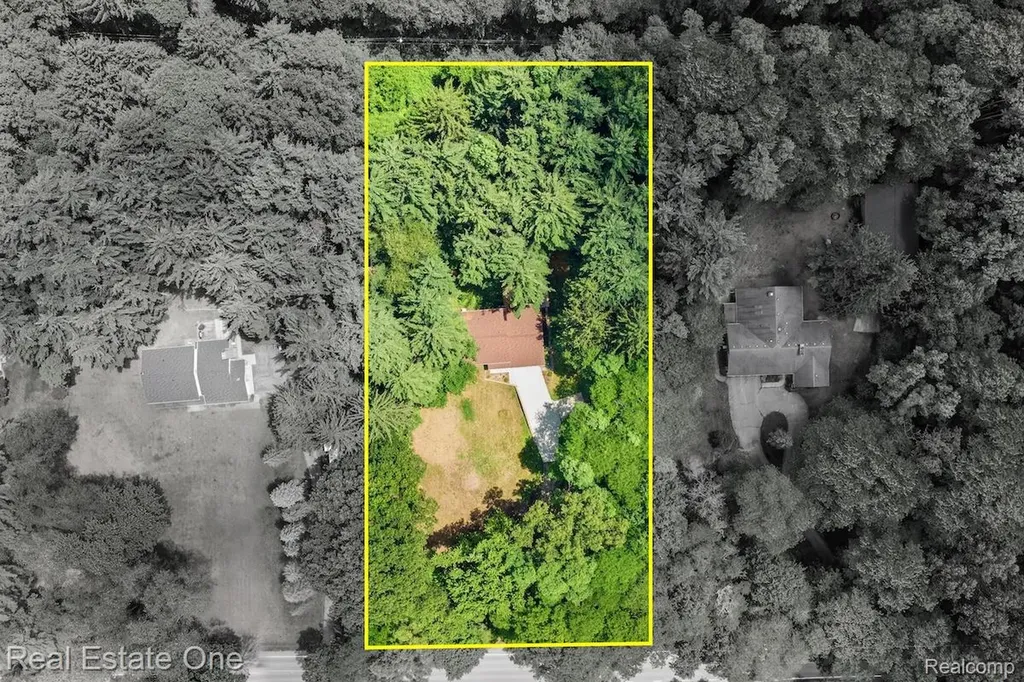 10353 Mcgregor Road Hamburg Township MI 48169