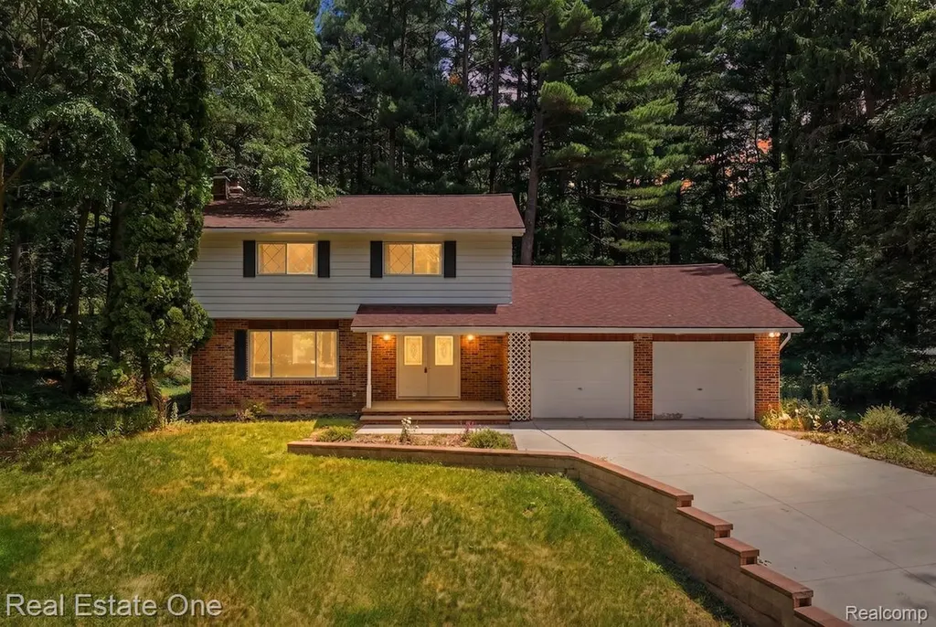 10353 Mcgregor Road Hamburg Township MI 48169