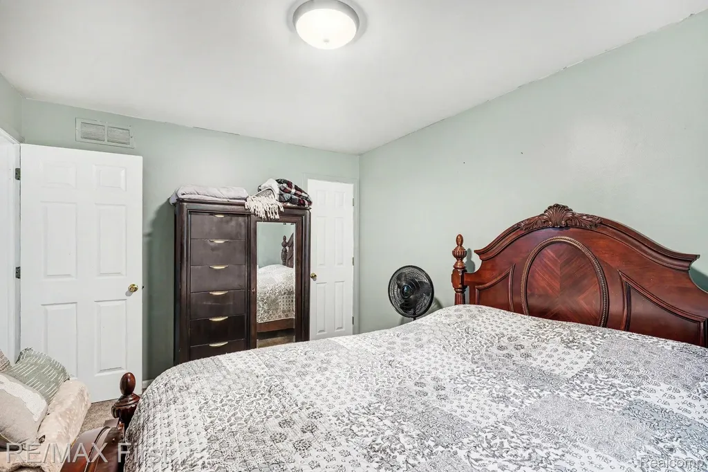 27690 Harrison Woods Lane Harrison Charter Township MI 48045