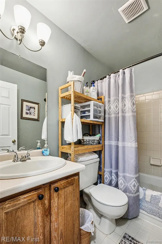 27690 Harrison Woods Lane Harrison Charter Township MI 48045