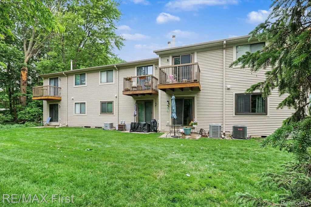 27690 Harrison Woods Lane Harrison Charter Township MI 48045