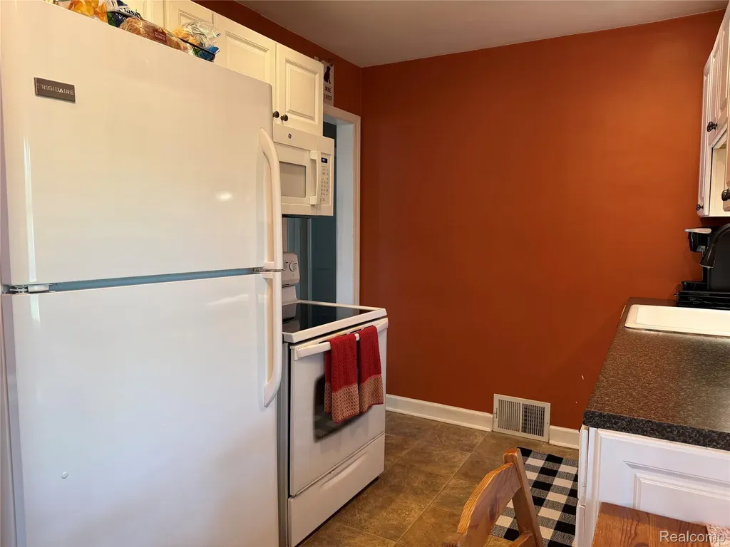 34503 Chestnut Street Wayne City MI 48184