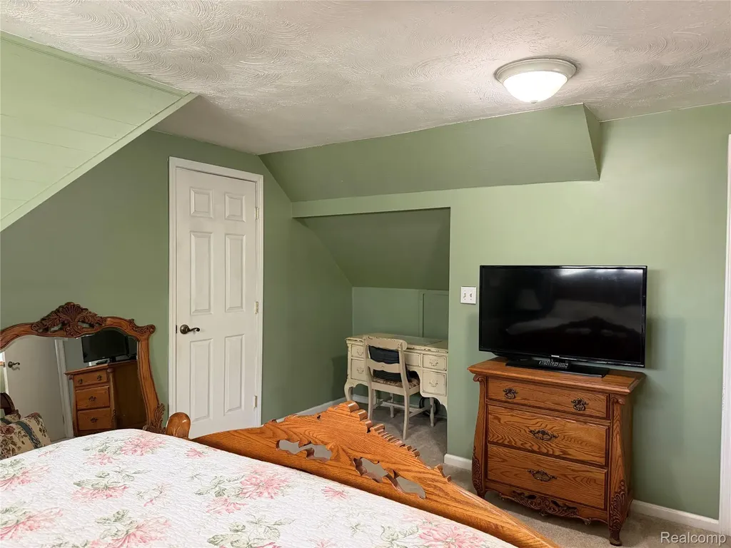 34503 Chestnut Street Wayne City MI 48184