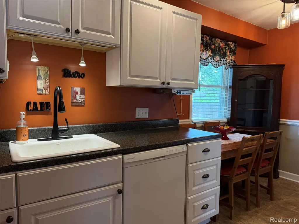 34503 Chestnut Street Wayne City MI 48184