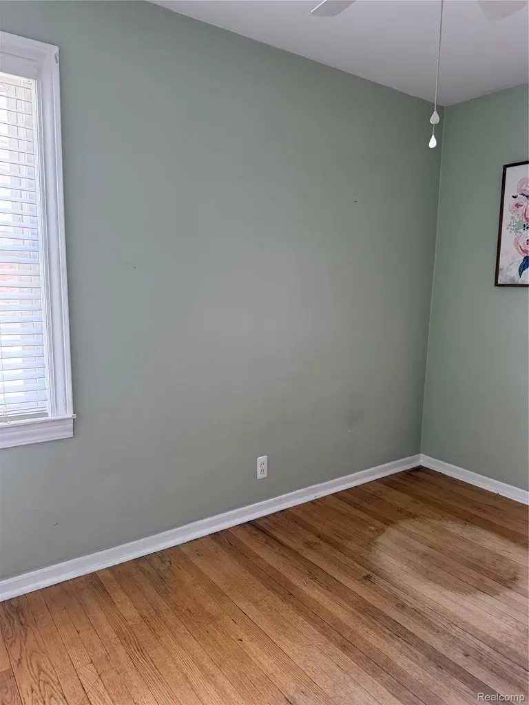 34503 Chestnut Street Wayne City MI 48184